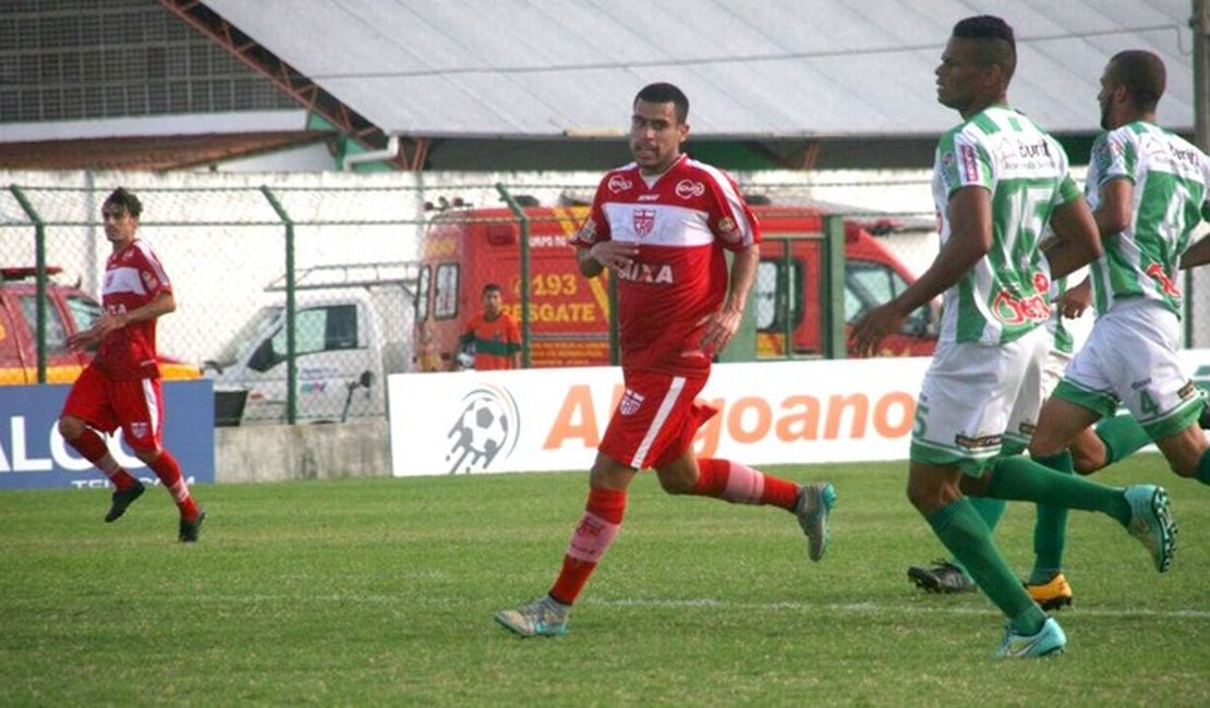 Sérgio Mota marca três e CRB vence Miguelense por 4 a 0, em Coruripe