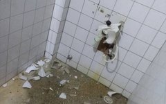 Banheiro do vestiário danificado