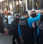 Polícia Civil realiza operação de abordagem em ônibus na capital