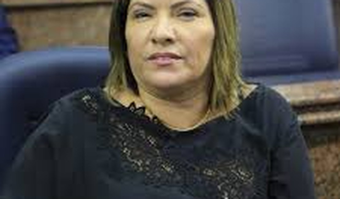 'Não me alegro com essa situação', diz Ana Hora sobre substituir Silvânio Barbosa na Câmara de Maceió