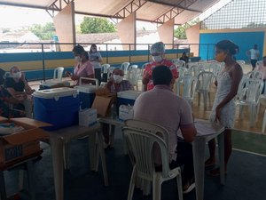 Arapiraca suspende vacinação contra Covid-19 para adolescentes sem comorbidades e deficiências