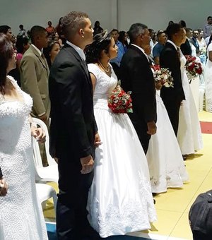 ?Casamento coletivo em Penedo formaliza união de 82 casais