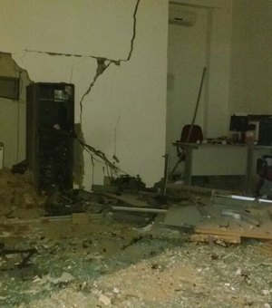 Bandidos explodem agência bancária e fazem reféns no Sertão de Alagoas
