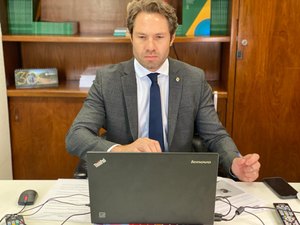'Missão Cumprida', diz Pedro Vilela após aprovação de PL da Educação na Câmara