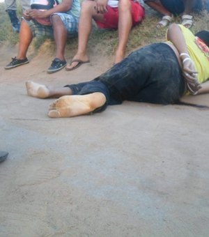 Taxista é encontrado morto com faca cravada no peito, em Arapiraca