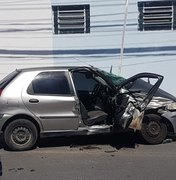 Policiais ficam feridos em acidente com viatura dos bombeiros em Maceió