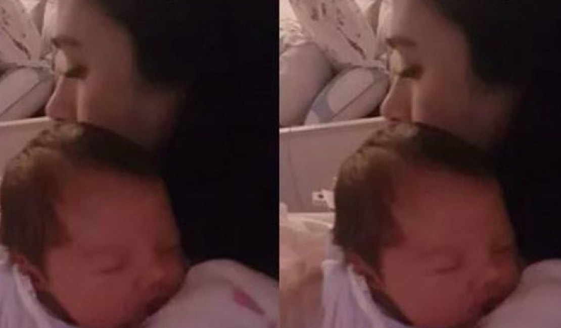Tatá Werneck e Rafa Vitti celebram 1º mês da filha