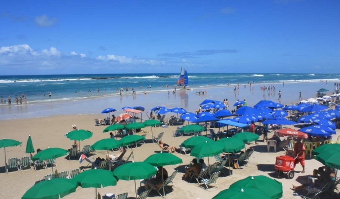 Praias do litoral alagoano apresentam quatro trechos impróprios para banho