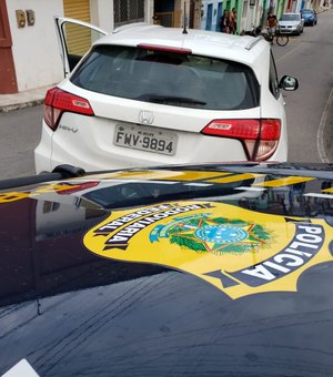 PRF detém três pessoas e recupera dois veículos no final de semana em Alagoas