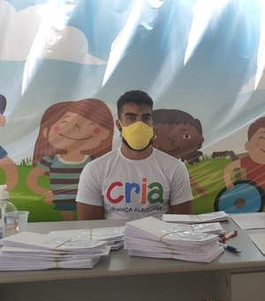 Governo entrega primeiros 500 cartões do programa Criança Alagoana