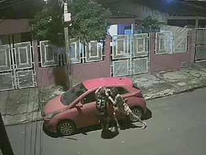 Casal é flagrado tentando  arrombar veículo parado no bairro do Alto do Cruzeiro em Arapiraca