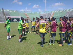 Coruripe regulariza técnico e 20 jogadores no BID