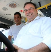 Secretário Luciano Barbosa entrega 30 ônibus escolares em Maceió