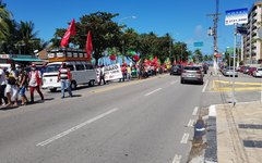 Manifestantes em ato contra Bolsonaro