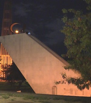 Chama do Panteão da Pátria, em Brasília, volta a ser acesa depois de dois anos