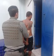 Jovem é preso com cocaína, crack e maconha dentro da casa no Jacintinho