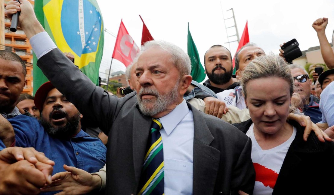 Gleisi visita Lula e discute lançamento de pré-candidatura nos Estados