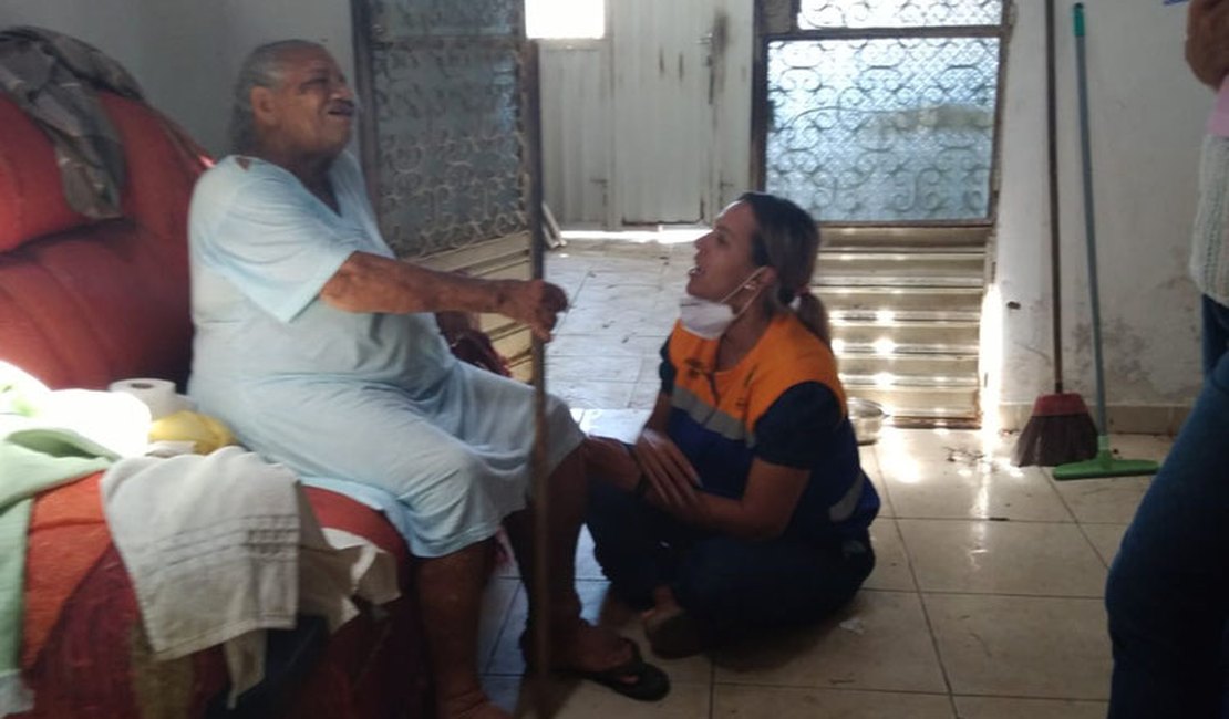 Idosa de 95 anos é resgatada em residência no Virgem dos Pobres