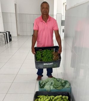 Agricultores de Penedo entregam primeira remessa de itens para alimentação escolar em 2023