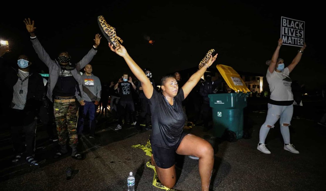 Minnesota é palco de confrontos com polícia após morte de afroamericano