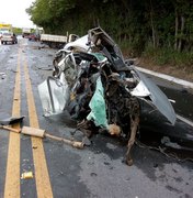 Morre mais uma vítima de acidente entre carro e caminhão na BR-104