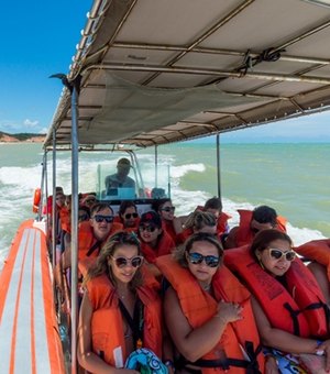 Blogueiras recordistas de visualizações exploram litoral de Alagoas