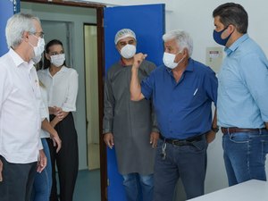 Rui Palmeira inaugura centro para tratamento de pacientes com sequelas de Covid-19
