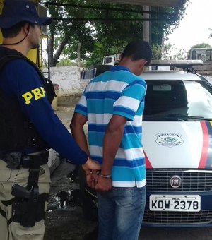 PRF apreende arma e droga nas rodovias de Alagoas; setes pessoas são presas