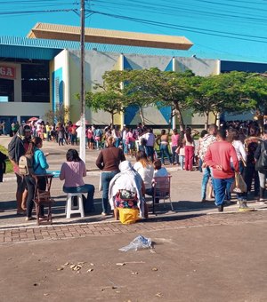 [Vídeo] Recadastramento do CadÚnico em Arapiraca é iniciado com fila quilométrica