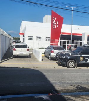 Mulher é presa em flagrante por furtar empresa de construção no Pilar