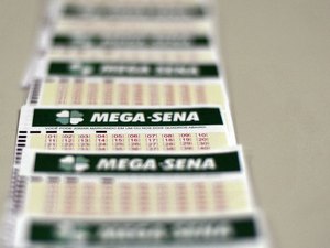Ninguém acerta Mega-Sena, e prêmio acumula para R$ 70 milhões