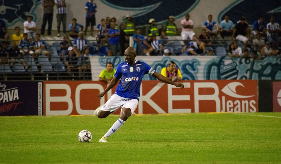 Zagueiro do CSA celebra retorno das competições