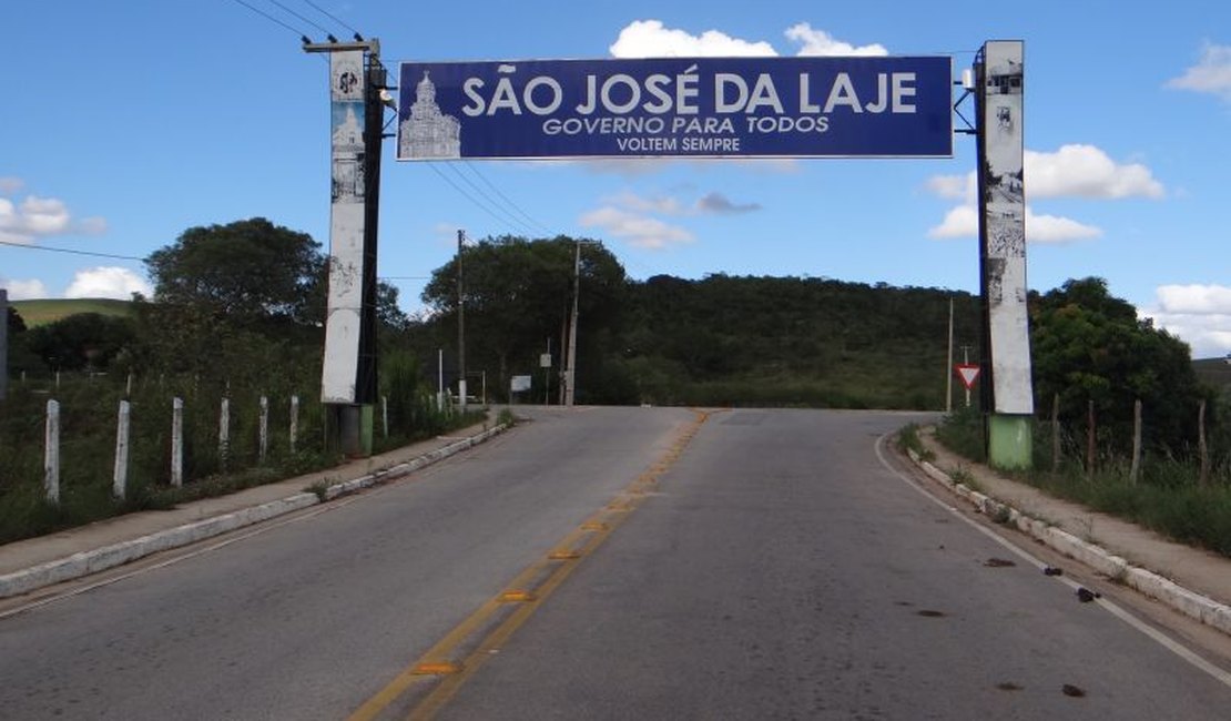 Tombamento de carreta deixa vítima fatal em São José da Laje
