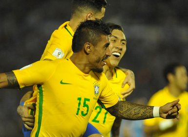 Corinthians negocia volta de Paulinho há duas semanas