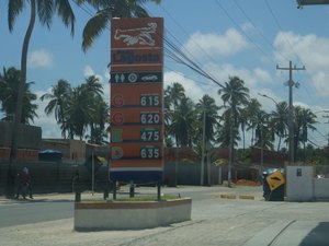 Litro da gasolina comum custa R$ 6,15 em Porto de Pedras