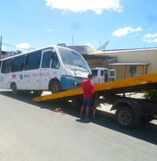 Ônibus são retirados das ruas do Centro com  guincho por policiais militares