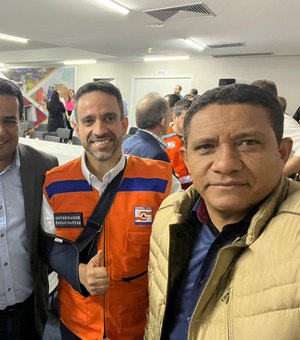 Júlio Cezar e outros prefeitos participam de reunião de emergência convocada pelo governador Paulo Dantas