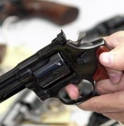 Polícia prende marido e mulher por porte ilegal de arma
