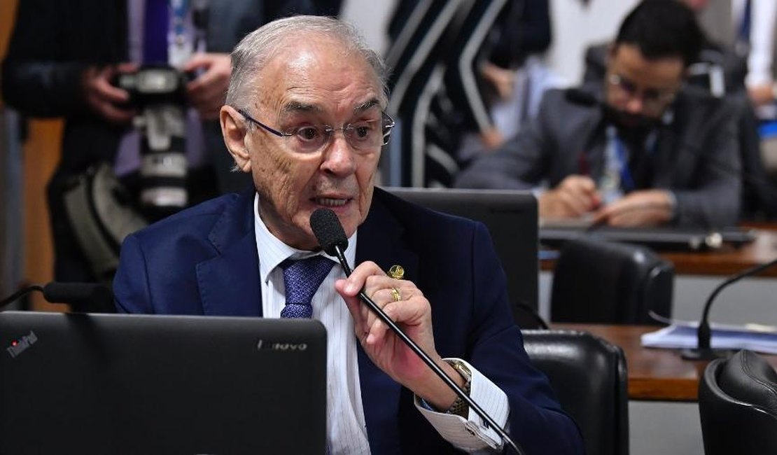 Morre aos 83 anos o senador Arolde de Oliveira (PSD), vítima da covid-19
