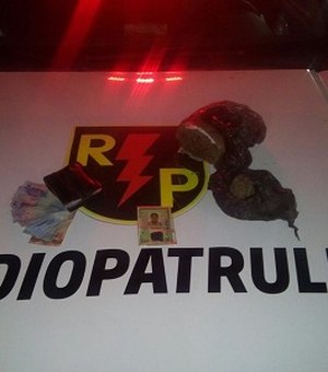 Dupla é detida com drogas e dinheiro durante operação policial