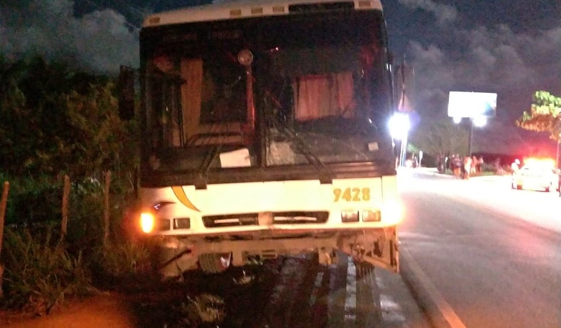 Mulher morre atropelada por ônibus na Barra de Santo Antônio