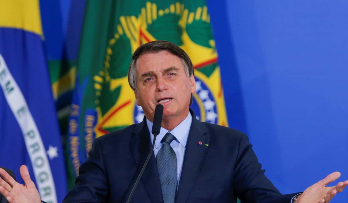 Na 2ª metade do mandato, Bolsonaro planeja fidelizar centrão e gastar mais