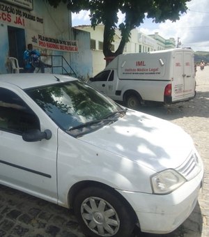 Carros da secretaria de Defesa Social estão abandonados à porta de delegacia