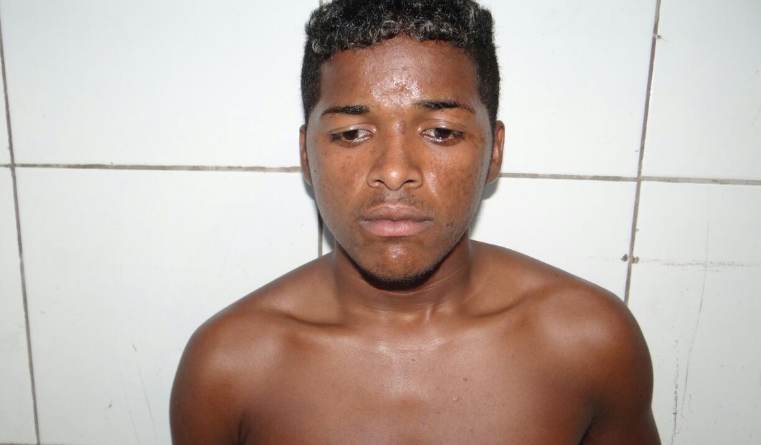 Jovem é preso com maconha dentro de casa na parte alta de Maceió 