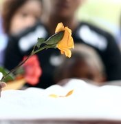 Famílias enterram jovens mortos na Cidade de Deus: 'choro da mãe do bandido é o mesmo'