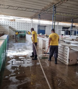 Mercado do Benedito Bentes passa por higienização e segue com ordenamento de barracas