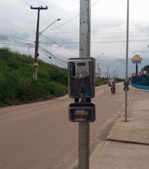 [Vídeo] Moradores do Planalto reclamam após Equatorial instalar postes e cobrar por equipamentos