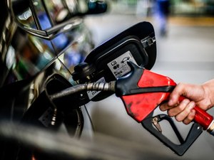 Custo da gasolina chega a R$7,62 em Maceió, aponta ANP