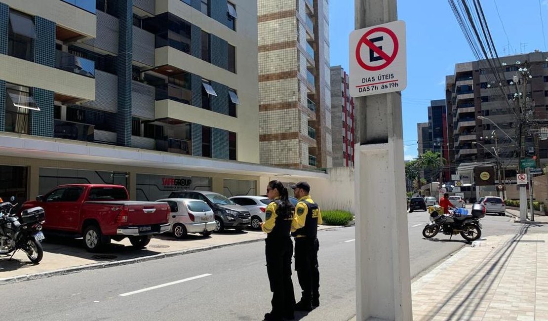 DMTT inicia fase educativa de proibição de estacionamento em vias da Ponta Verde e Jatiúca