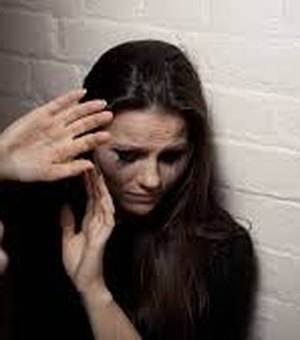 Mulheres são vítimas de violência doméstica em Maceió